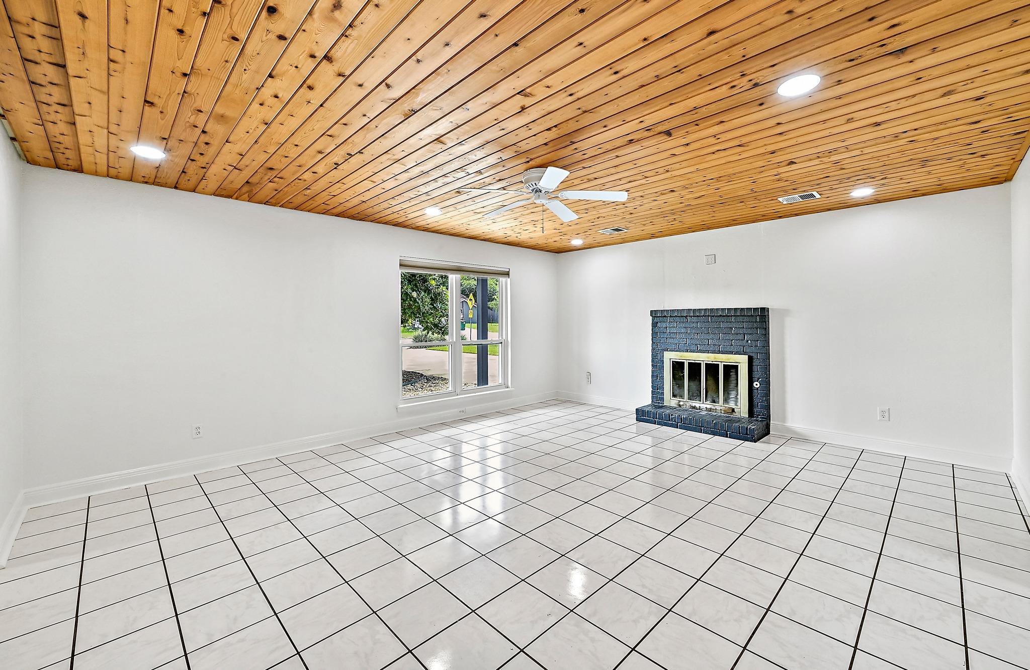 1804 Oakridge DR