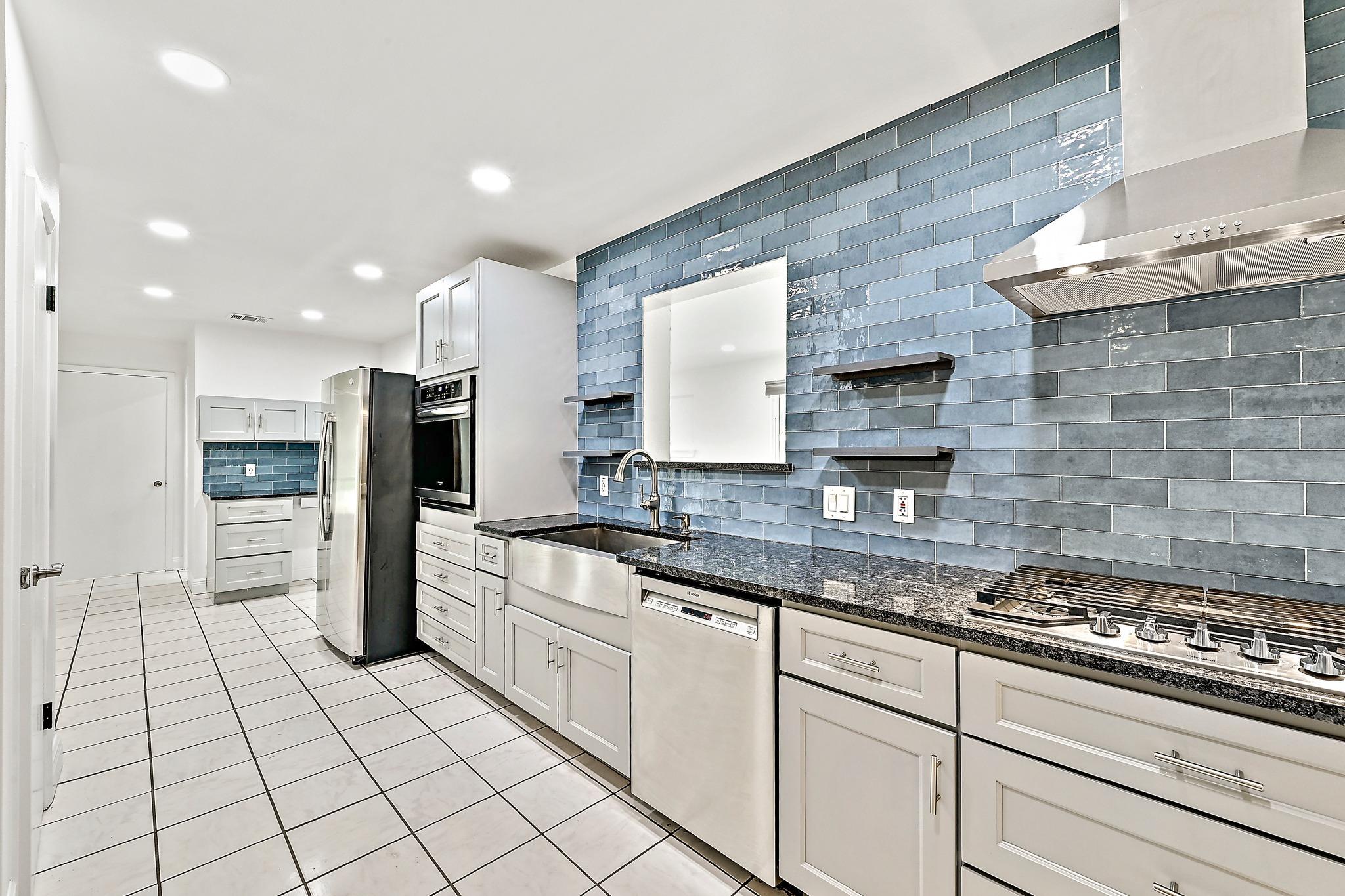 1804 Oakridge DR
