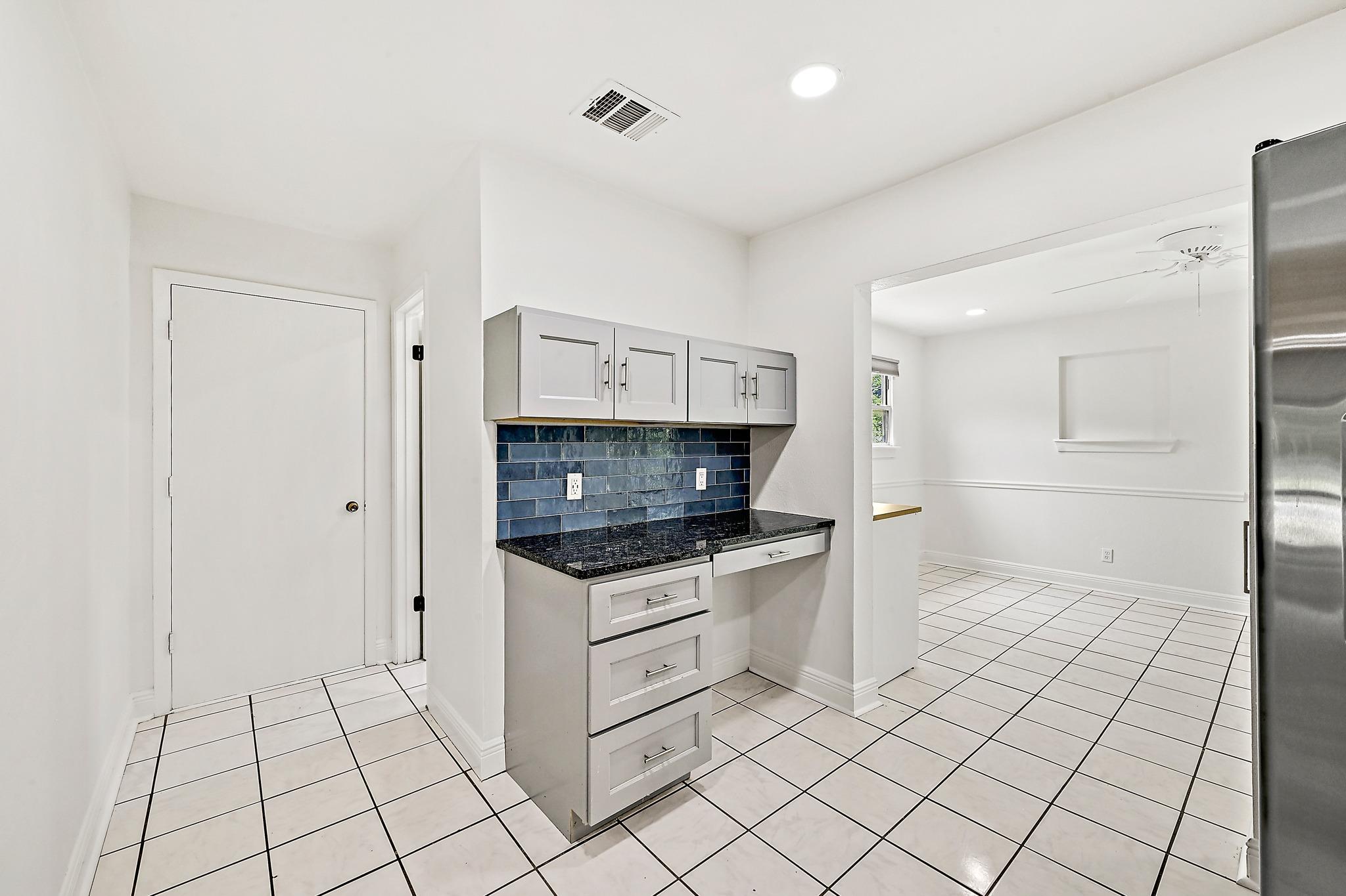 1804 Oakridge DR