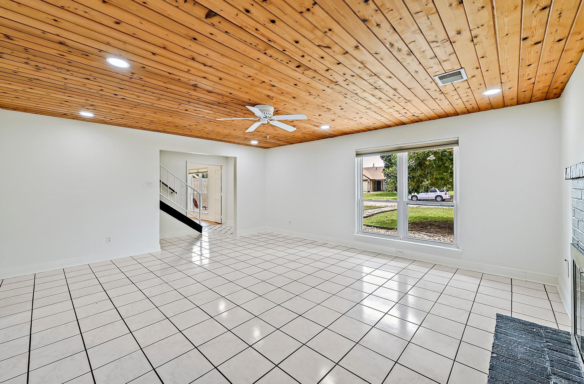 1804 Oakridge DR