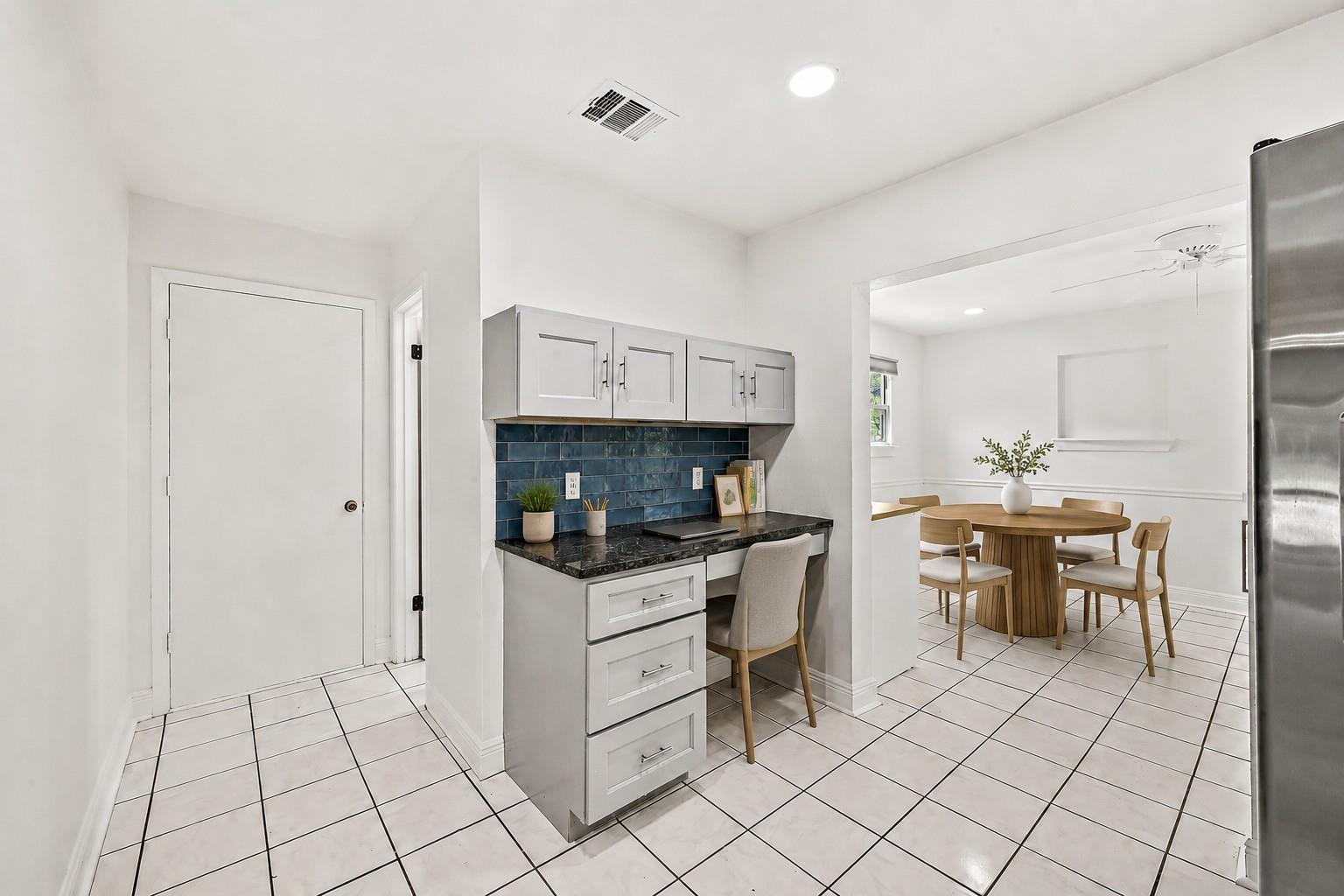 1804 Oakridge DR