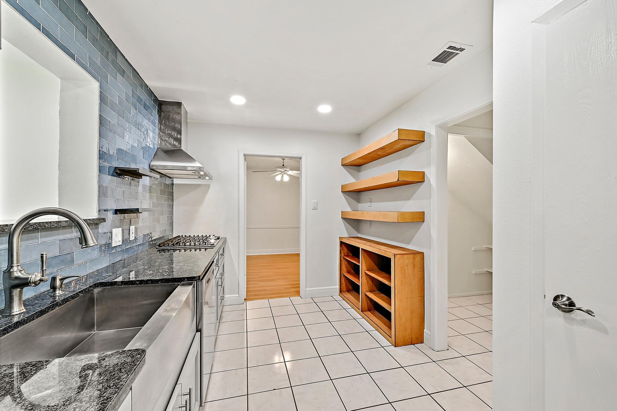 1804 Oakridge DR