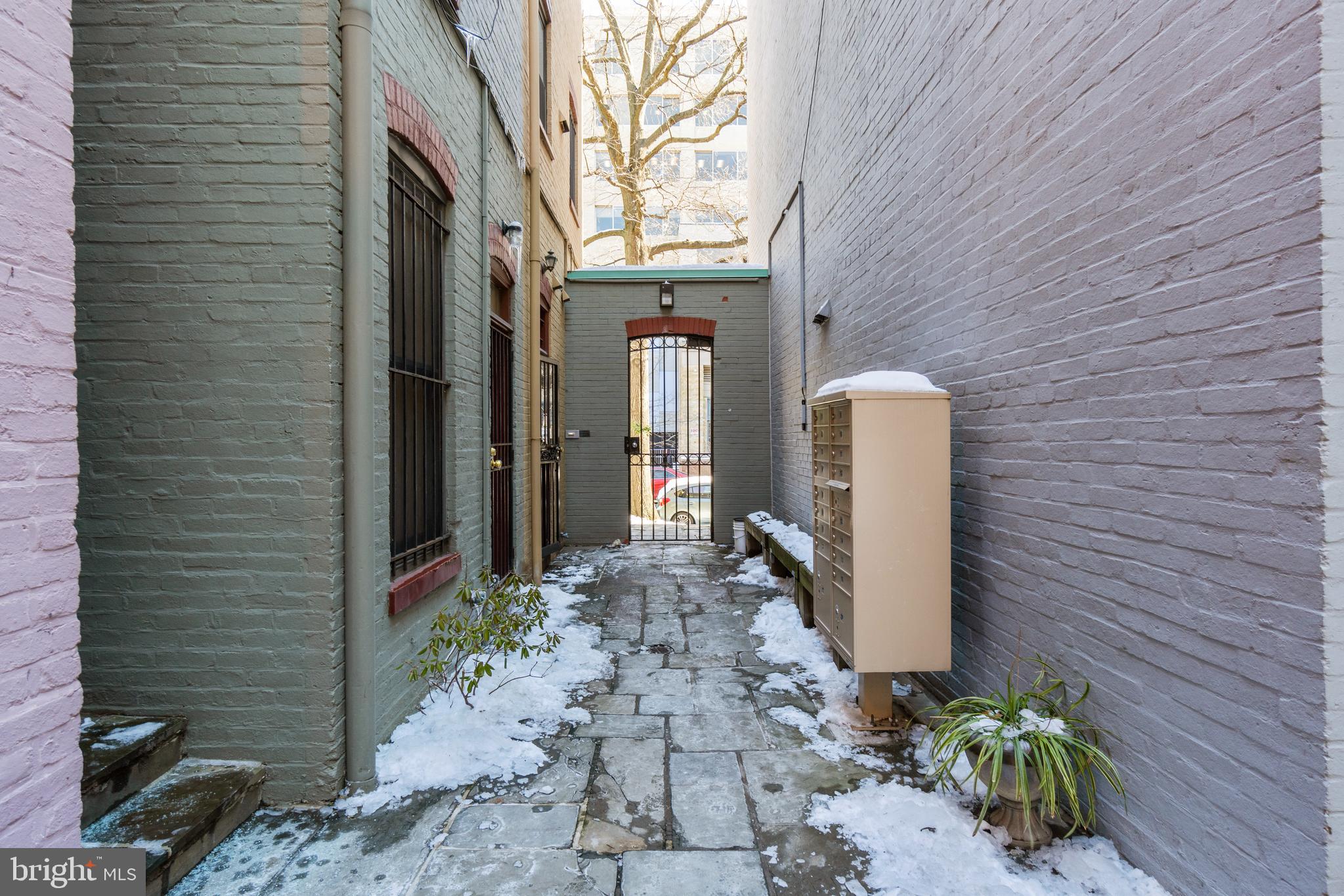 2502 M St NW #2502
