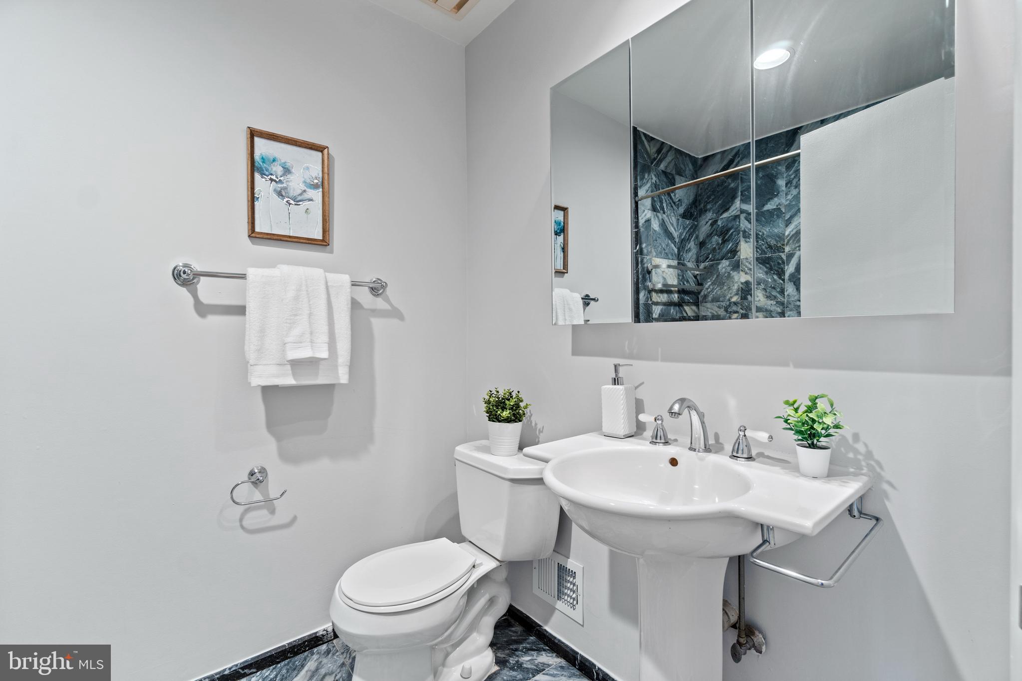 2502 M St NW #2502