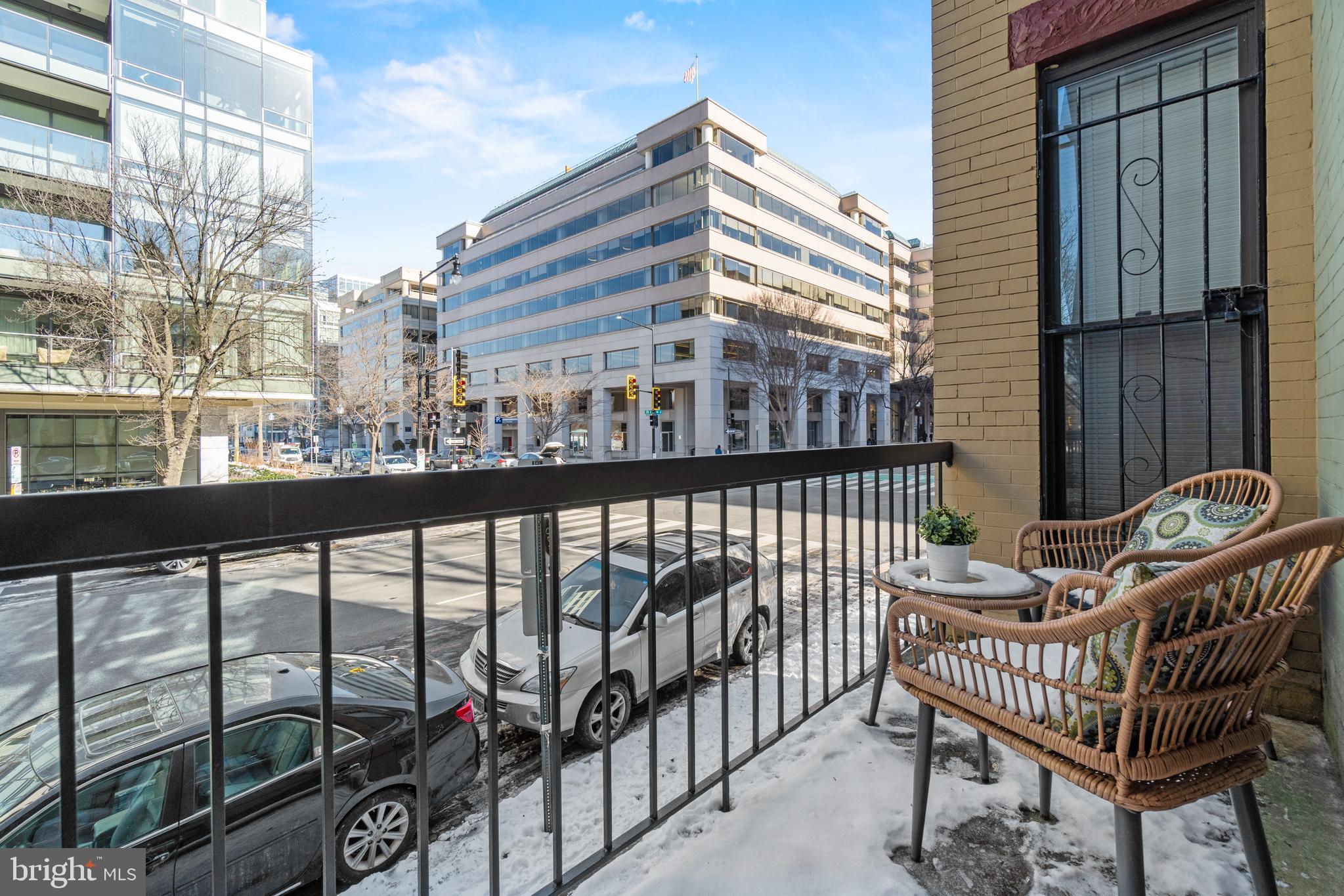 2502 M St NW #2502