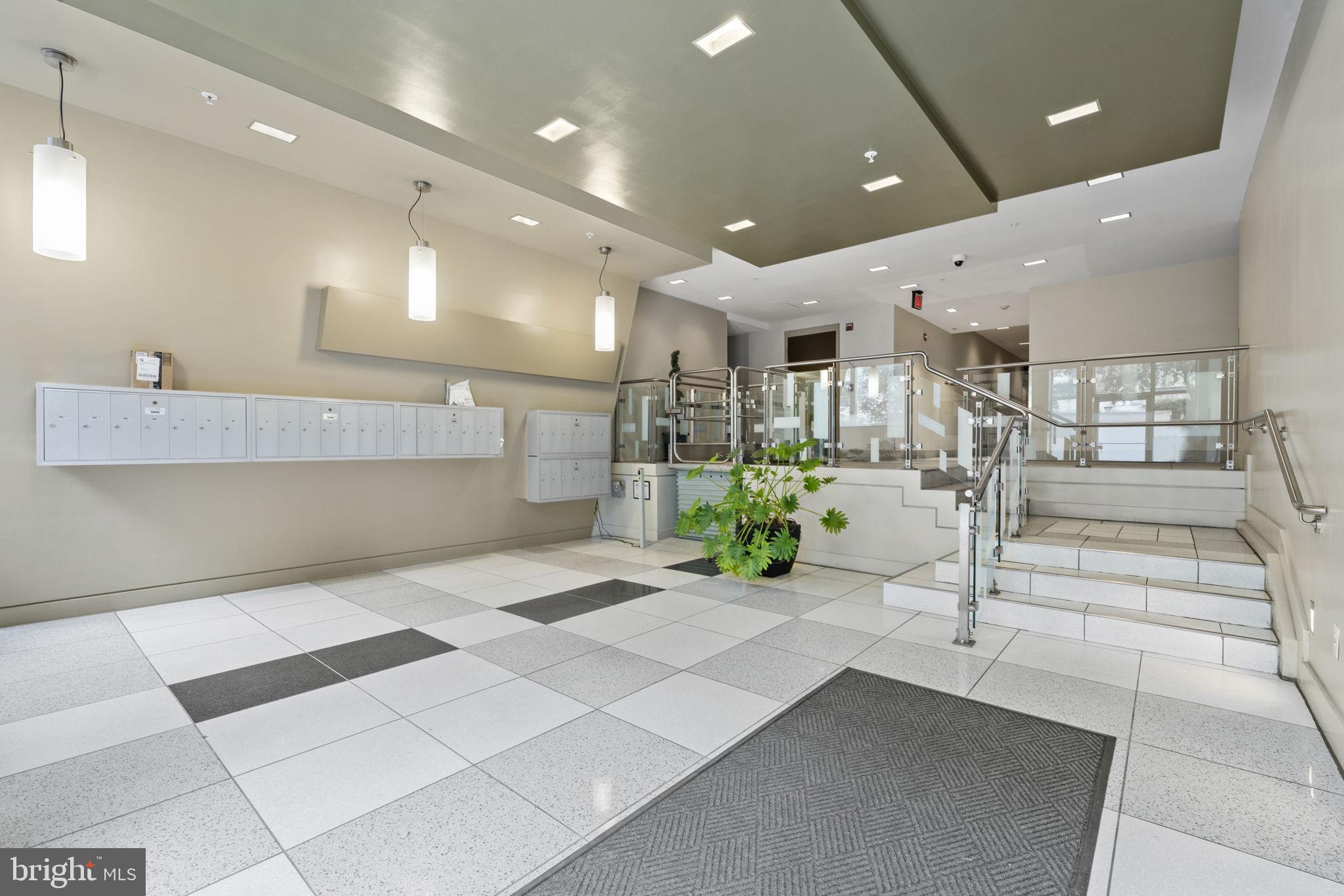 1348 Euclid St NW #204