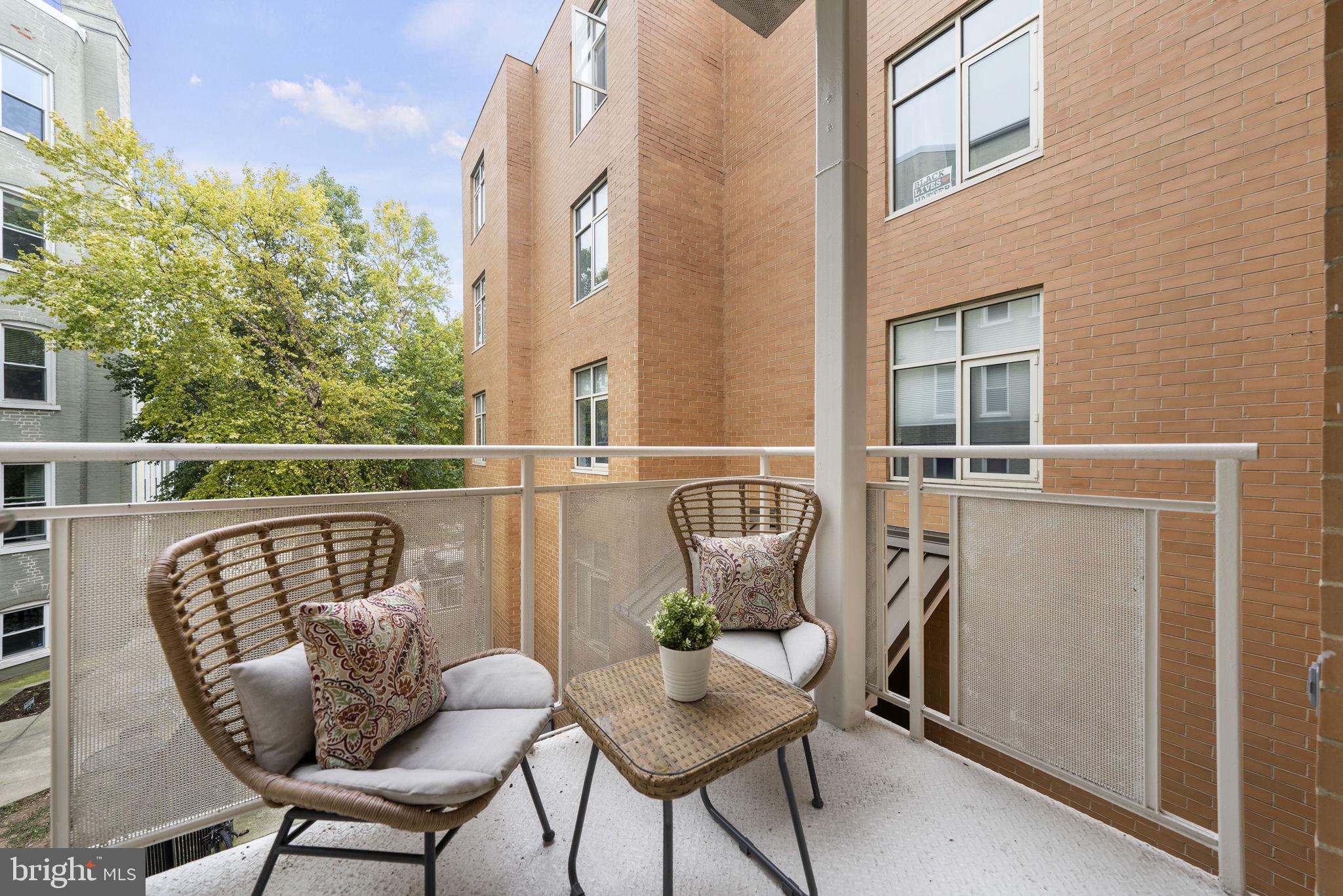 1348 Euclid St NW #204