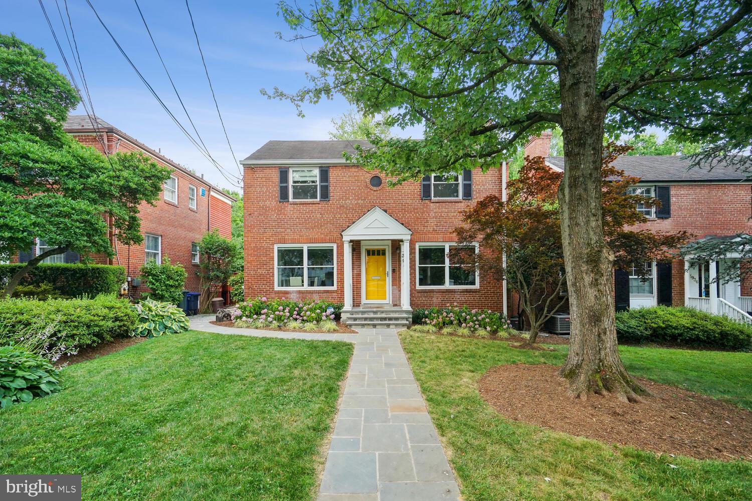 3932 NW Garrison St NW
