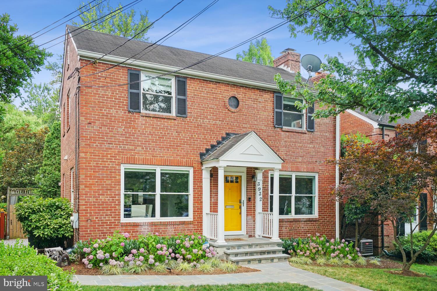 3932 NW Garrison St NW