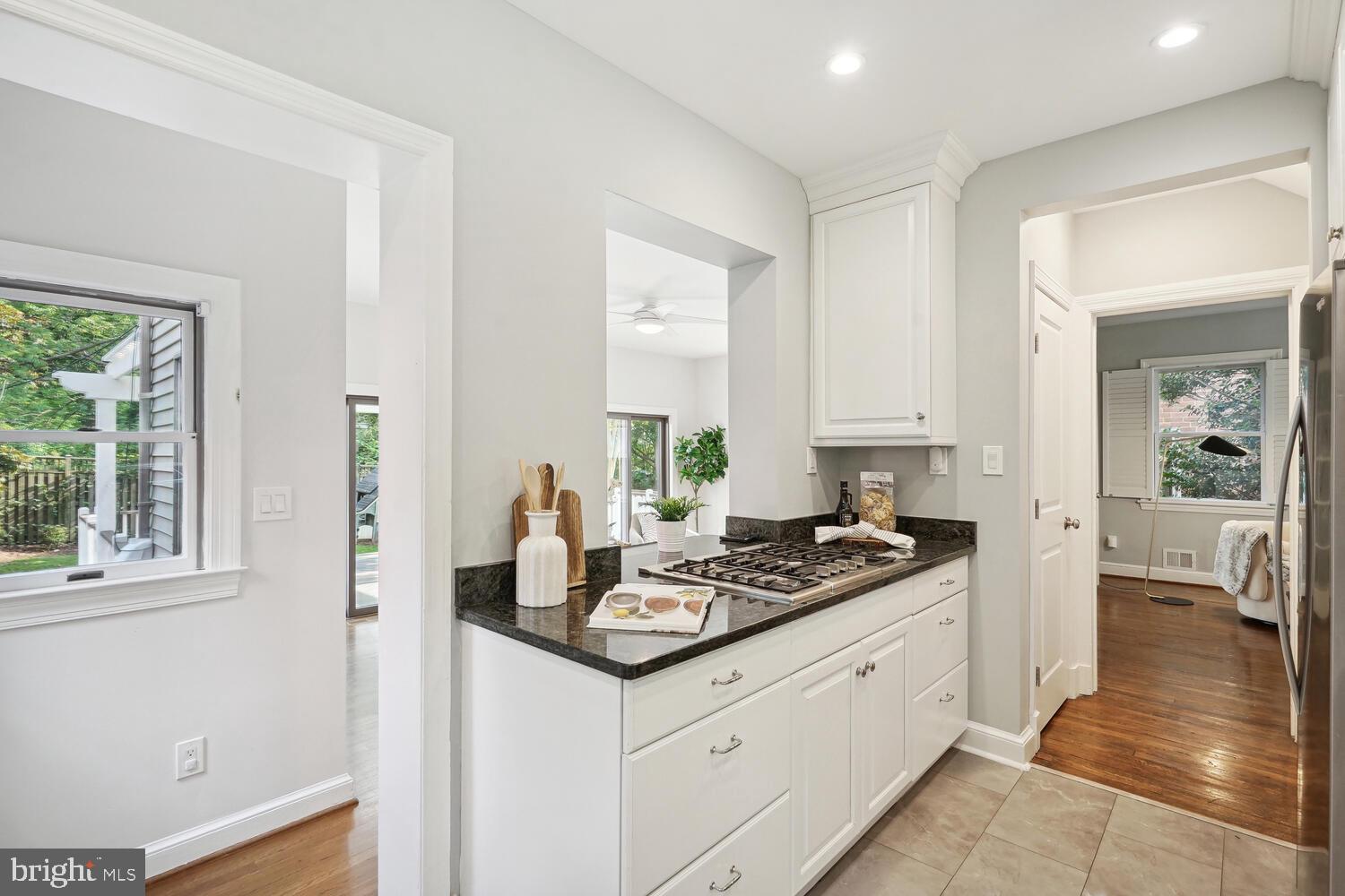 3932 NW Garrison St NW