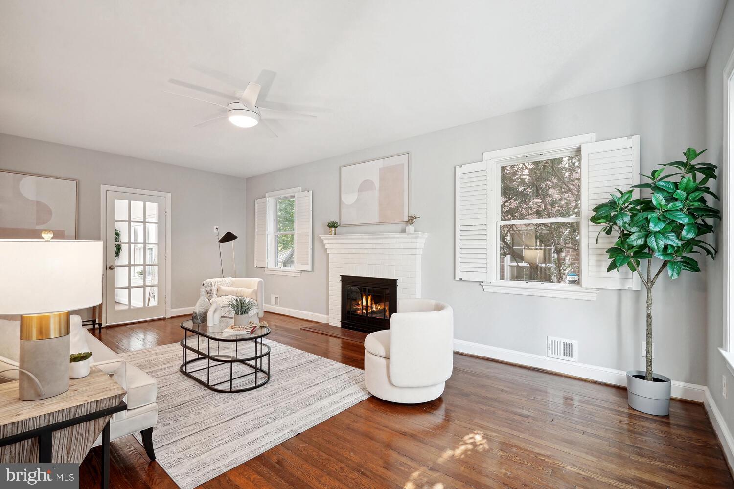 3932 NW Garrison St NW