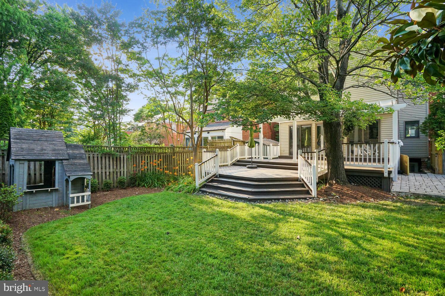 3932 NW Garrison St NW