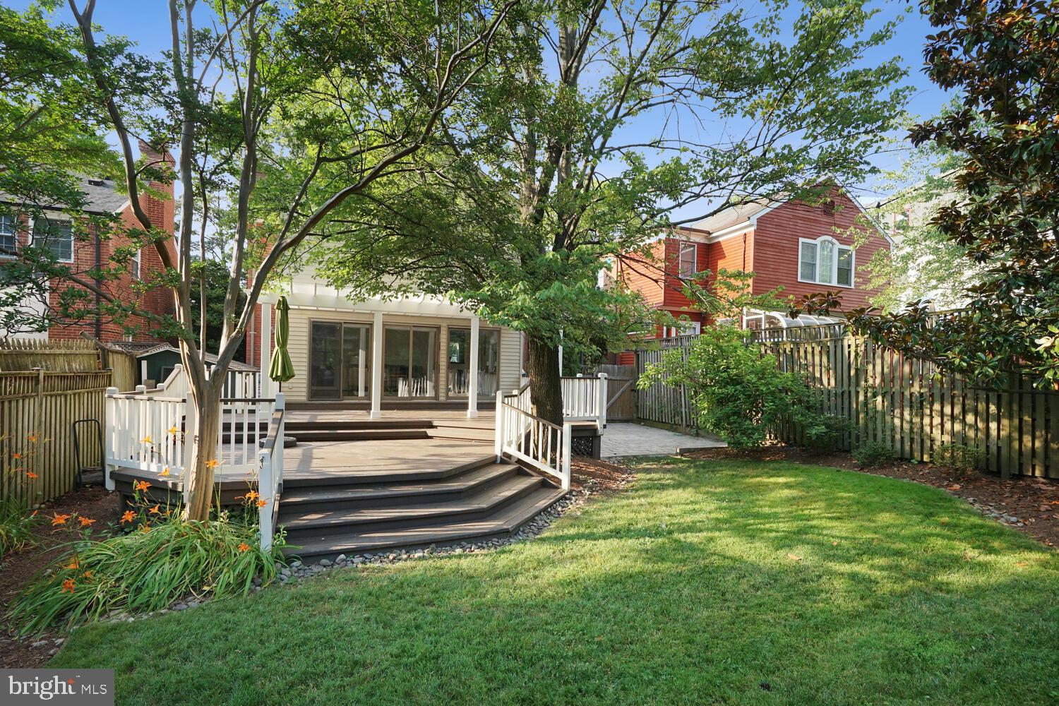 3932 NW Garrison St NW