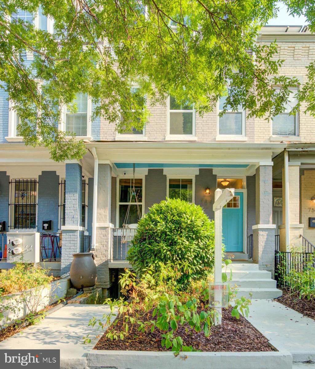 754 Lamont St NW #2
