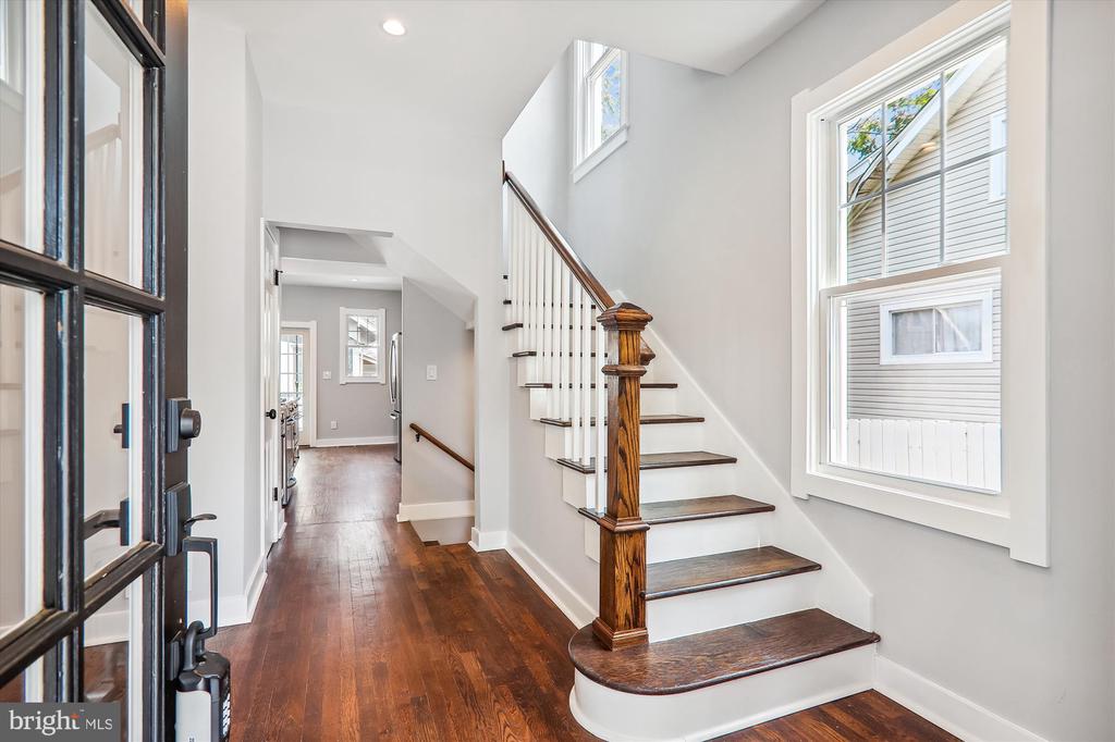 2000 Monroe St NE