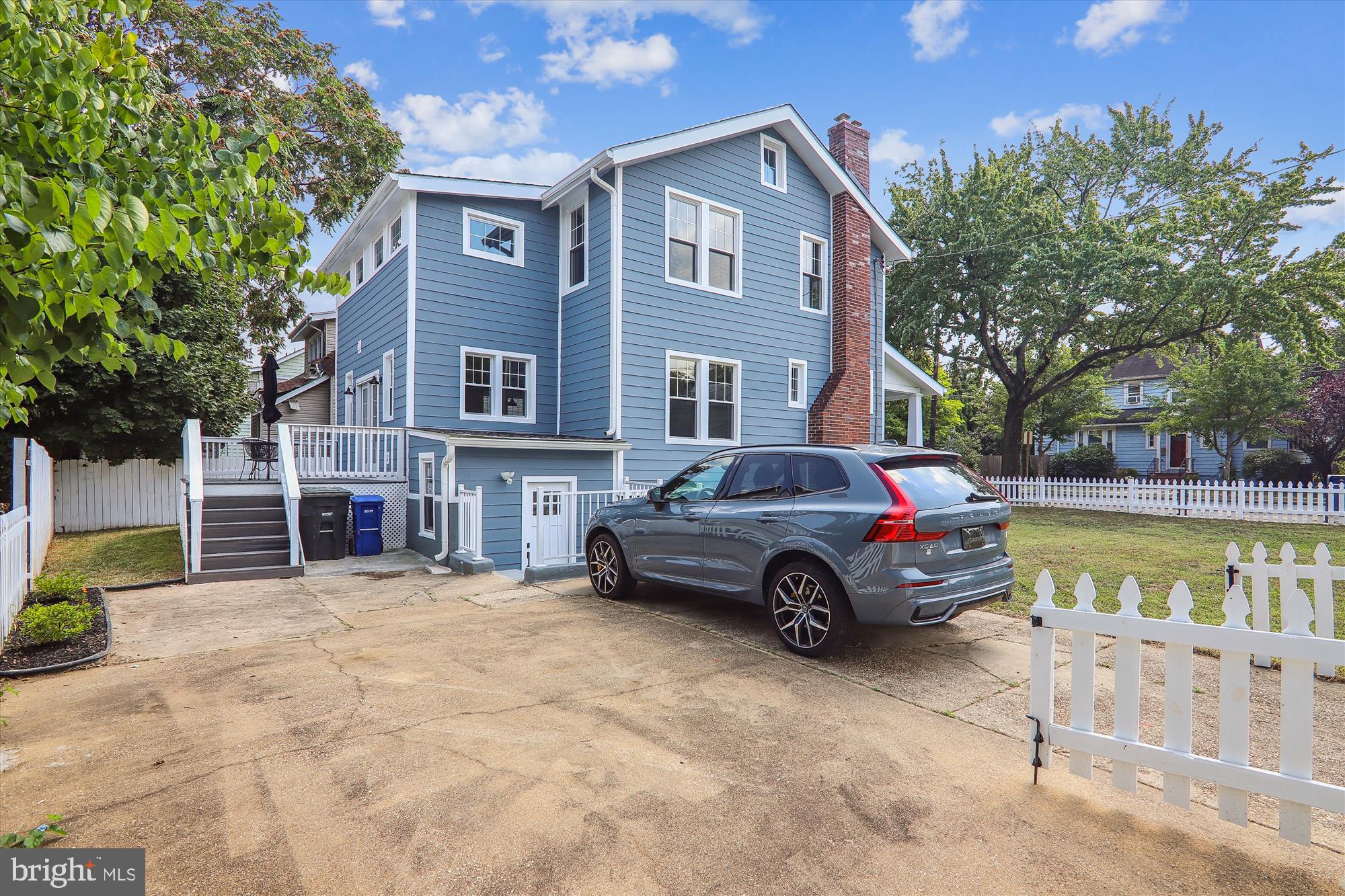 2000 Monroe St NE