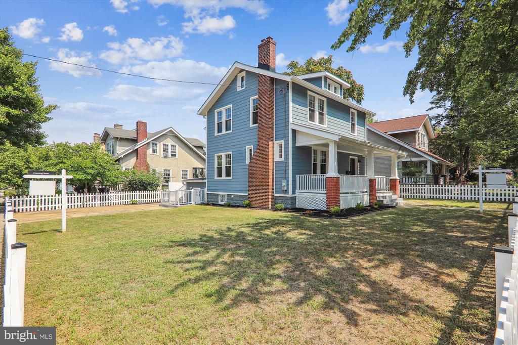 2000 Monroe St NE