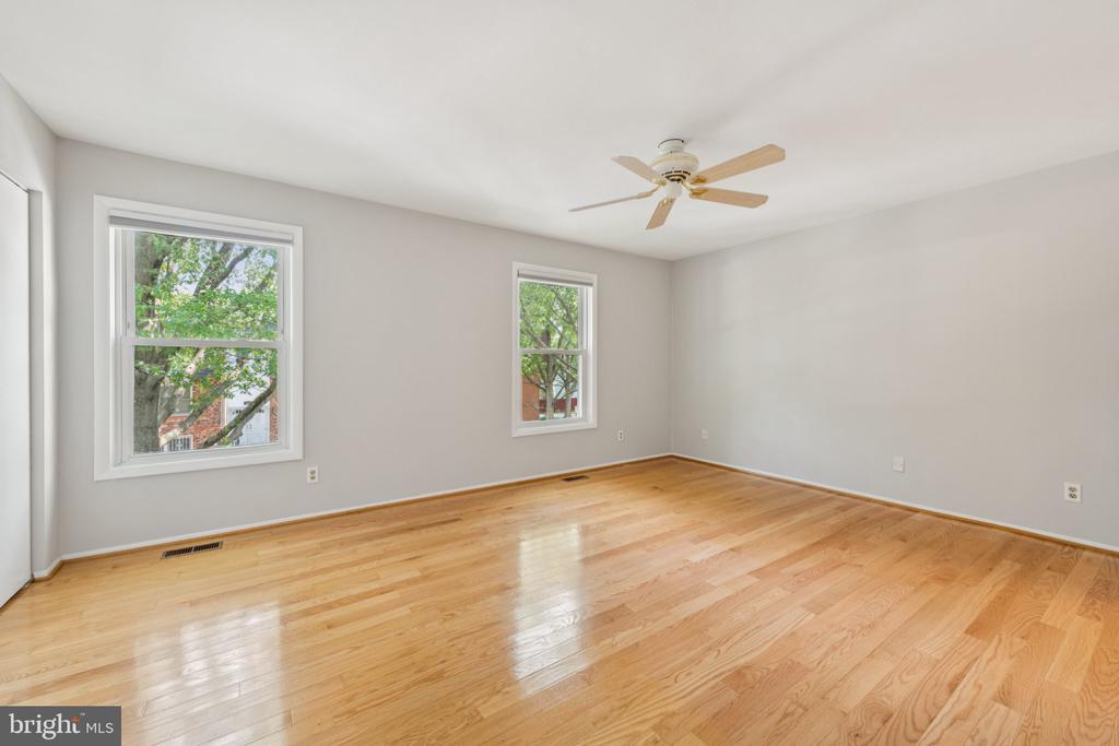809 Floral Pl NW