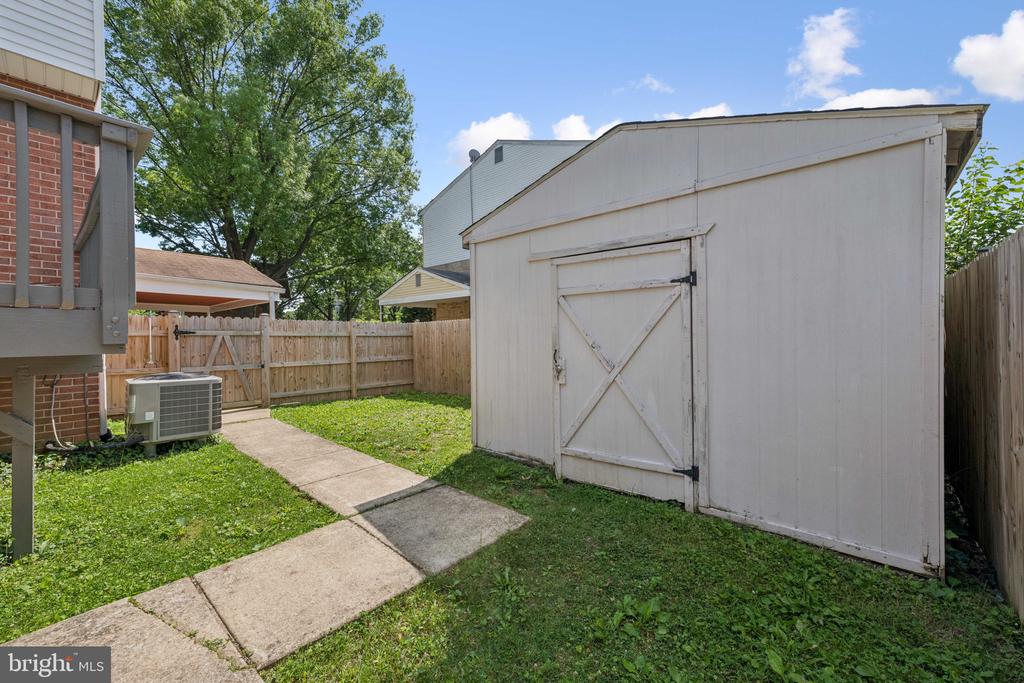 809 Floral Pl NW