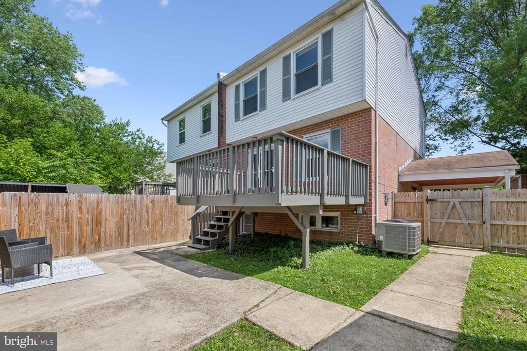 809 Floral Pl NW