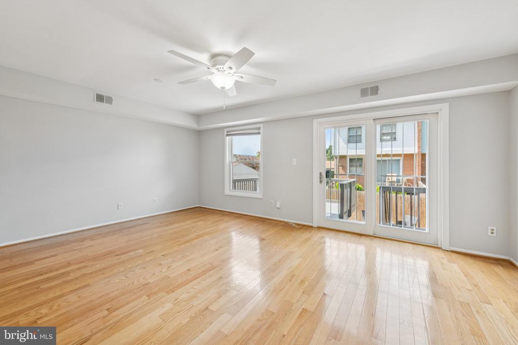 809 Floral Pl NW