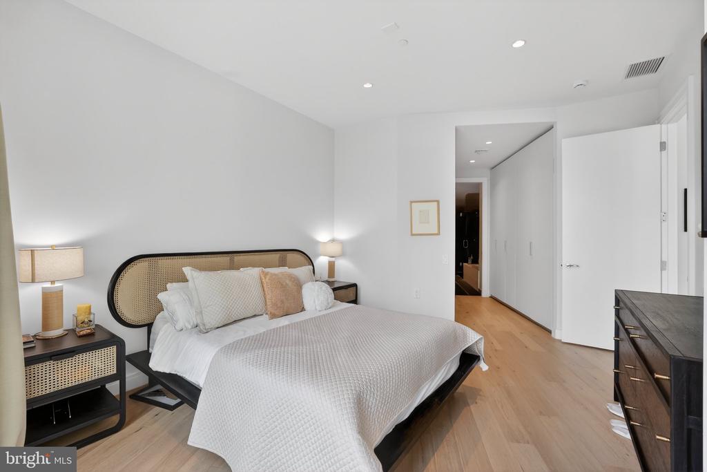 1177 22ND STREET NW Unit: 2M