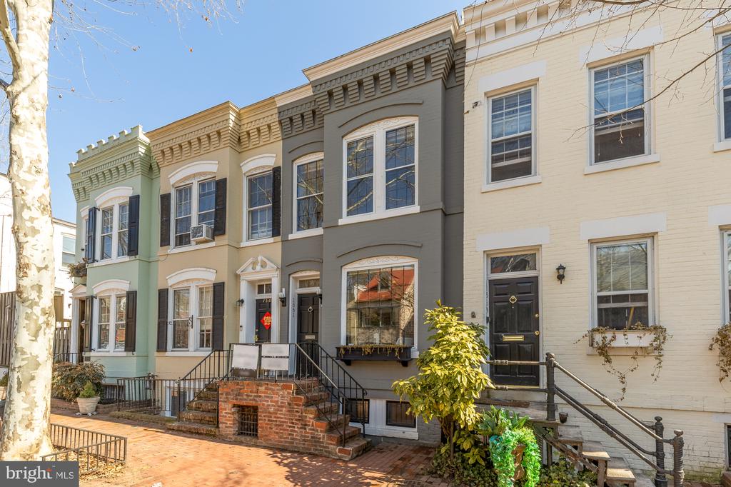 1561 33RD STREET NW