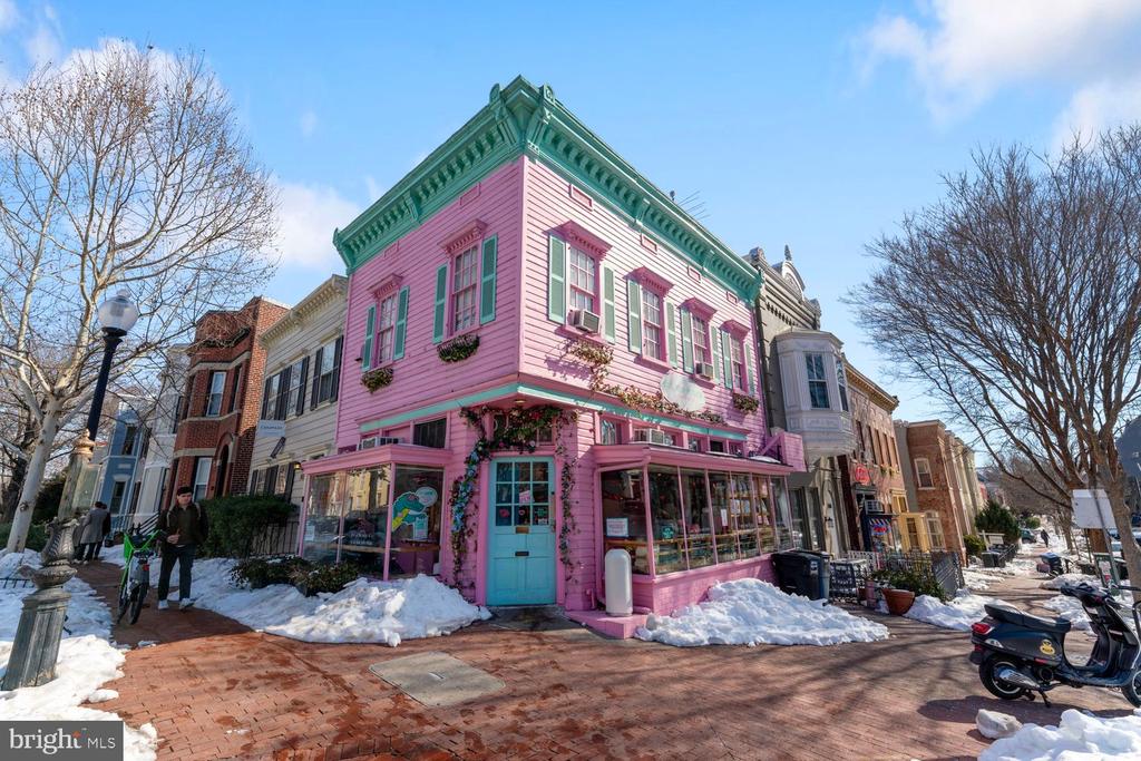1561 33RD STREET NW