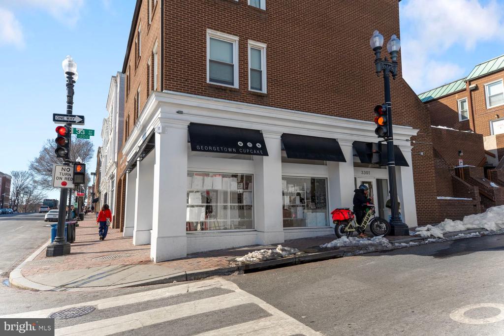 1561 33RD STREET NW