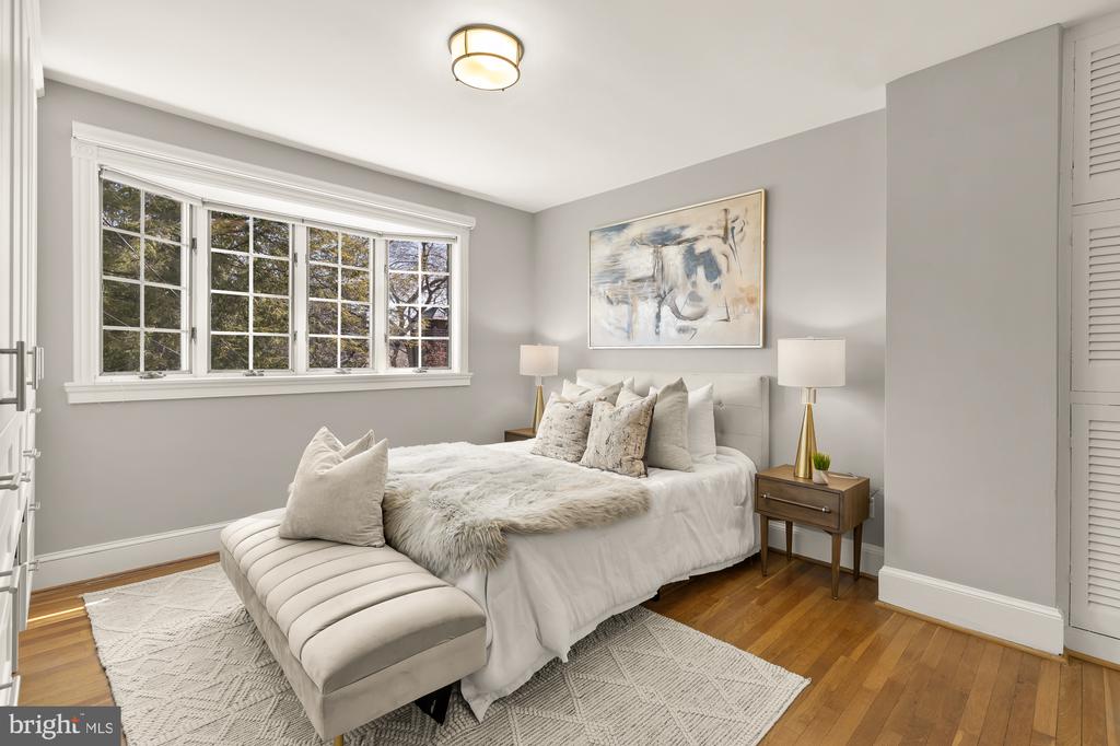 1561 33RD STREET NW