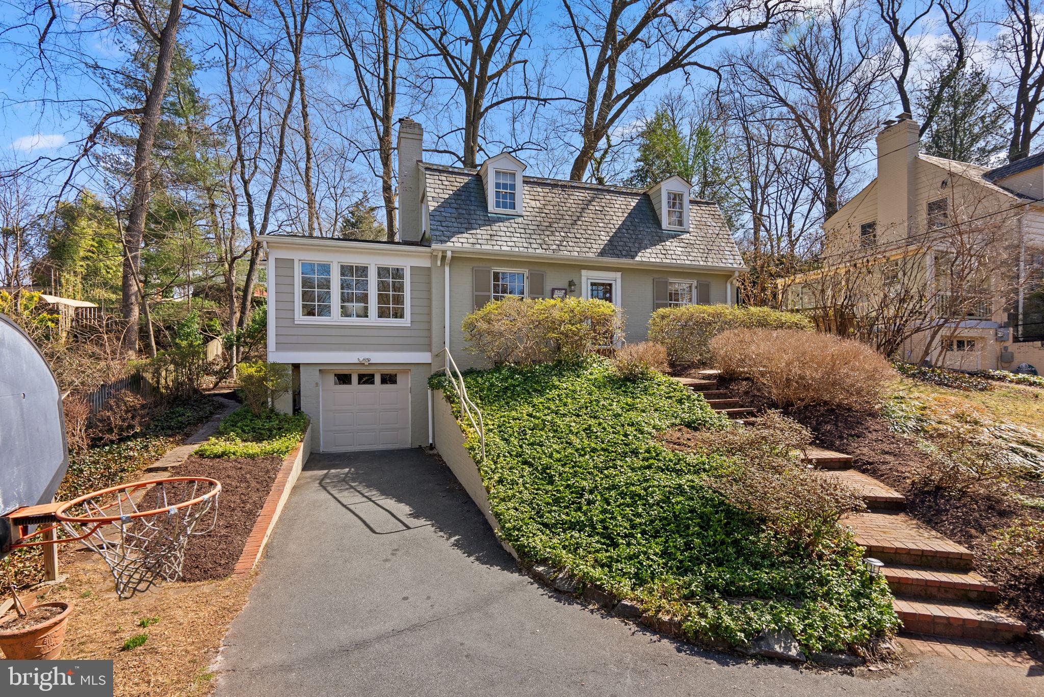 420 Greenbrier Dr