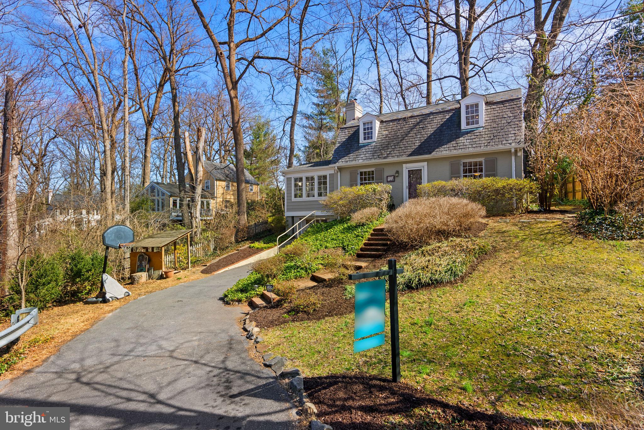 420 Greenbrier Dr