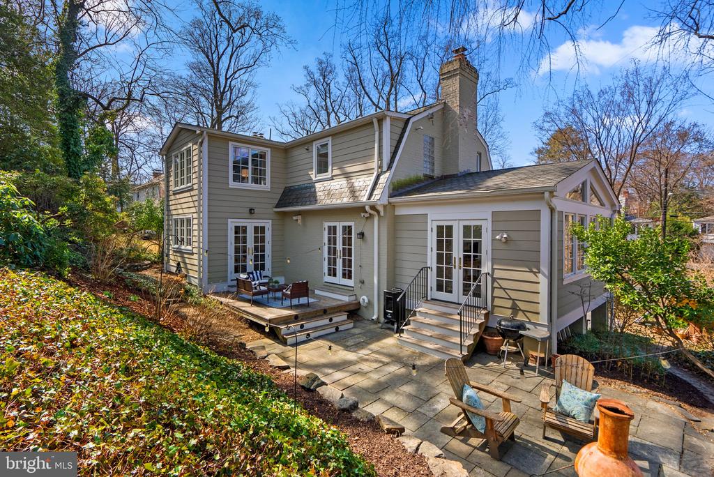 420 Greenbrier Dr