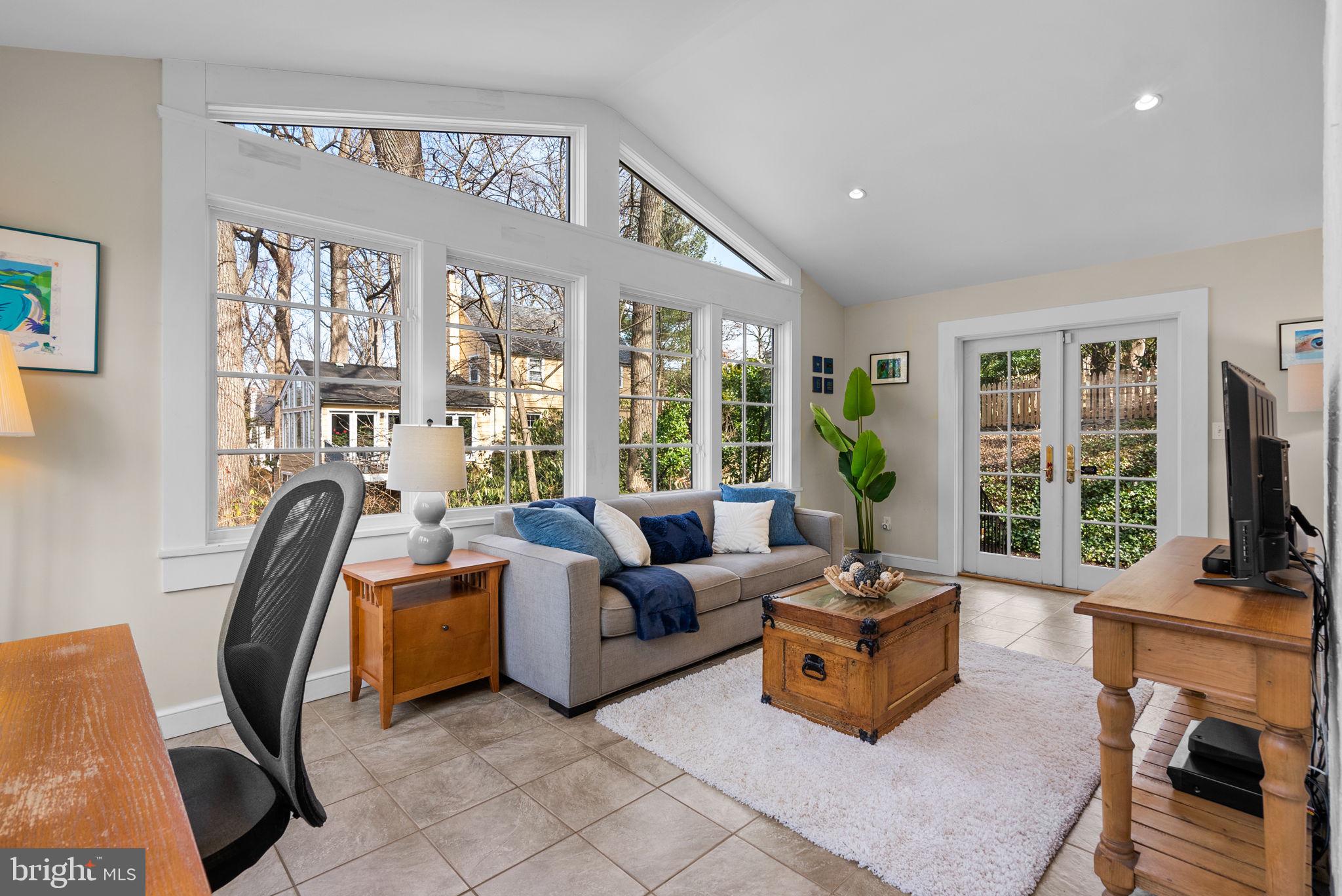 420 Greenbrier Dr