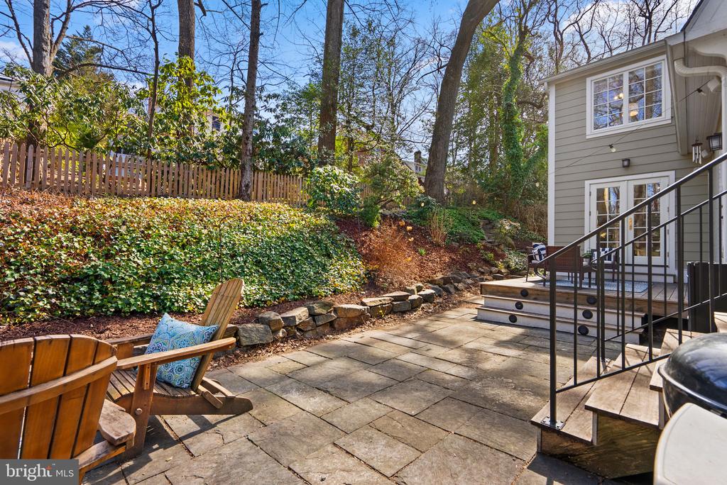 420 Greenbrier Dr