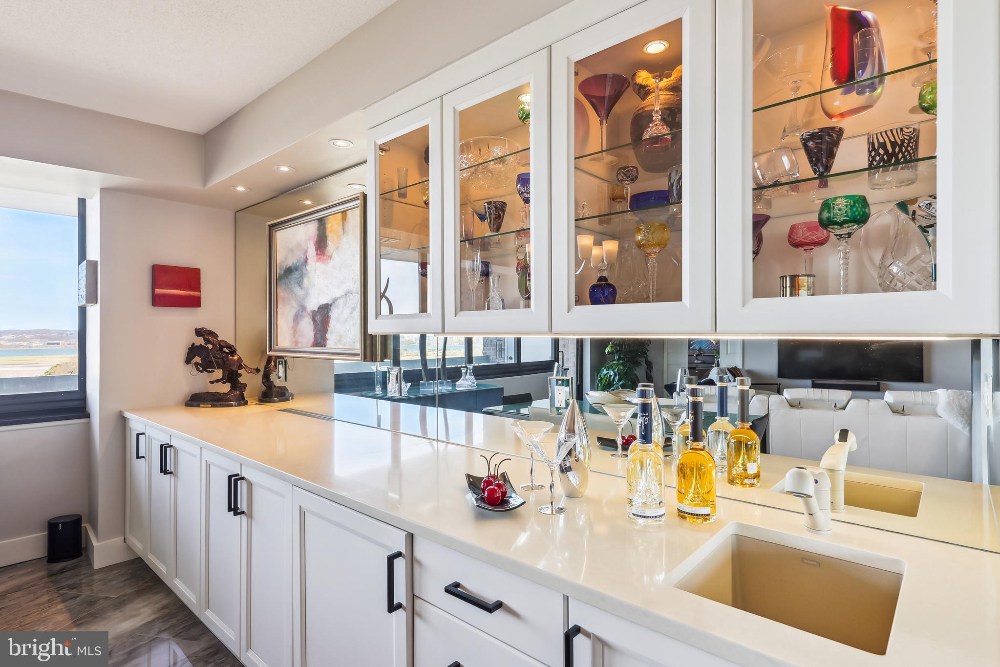 1805 Crystal Dr #906s