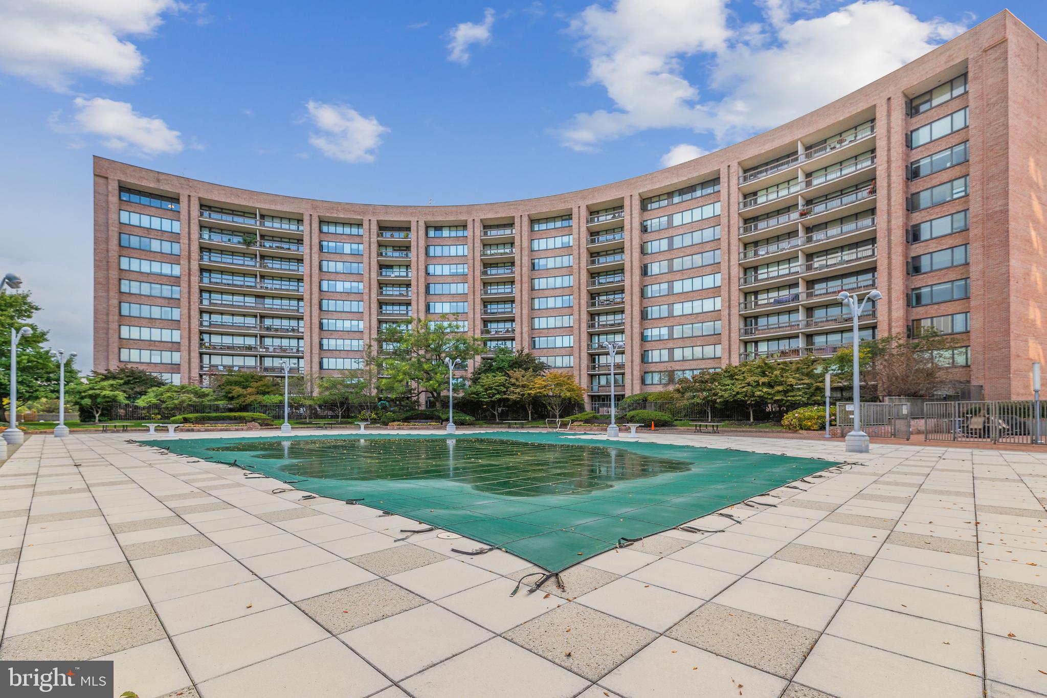 1805 Crystal Dr #906s