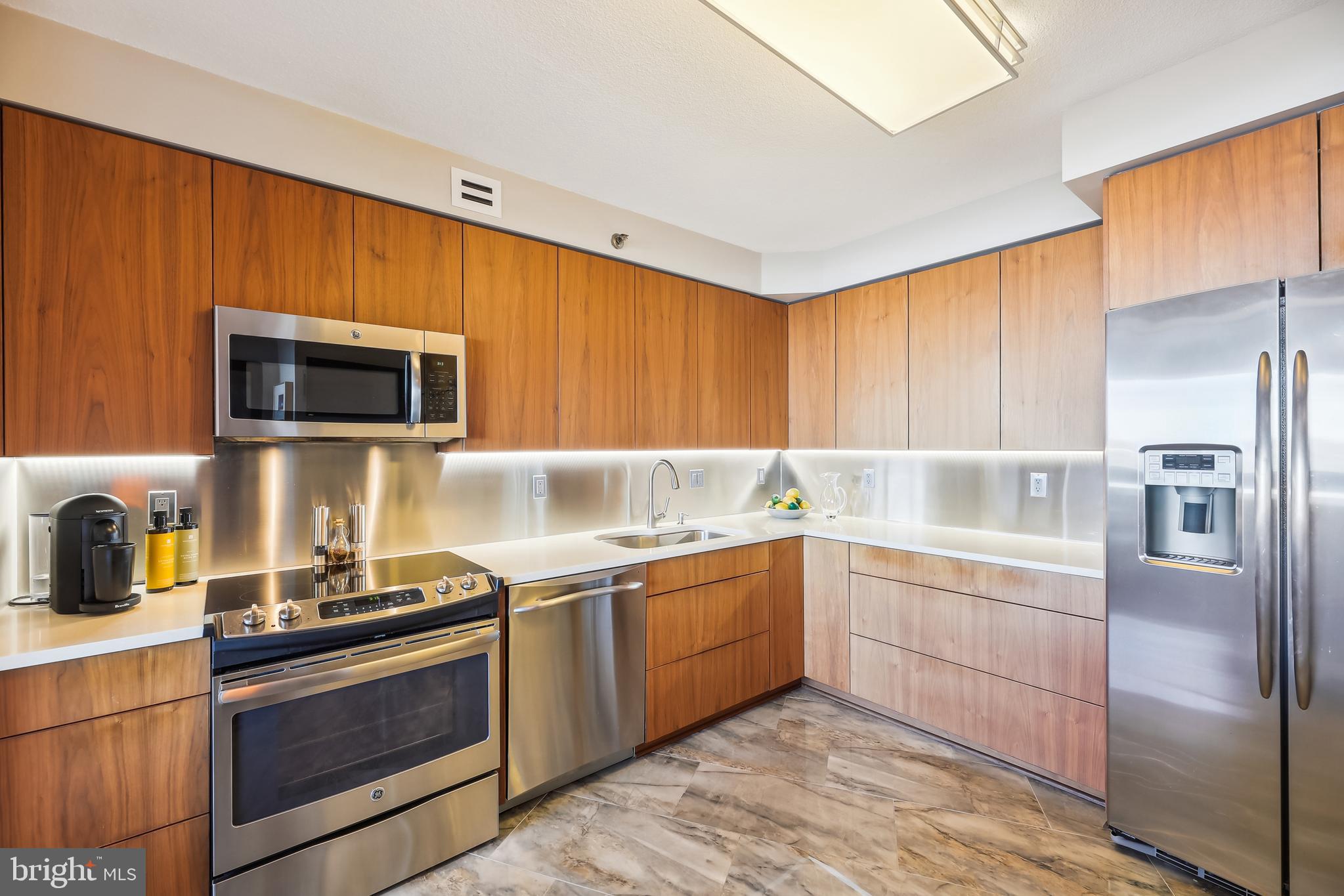 1805 Crystal Dr #906s