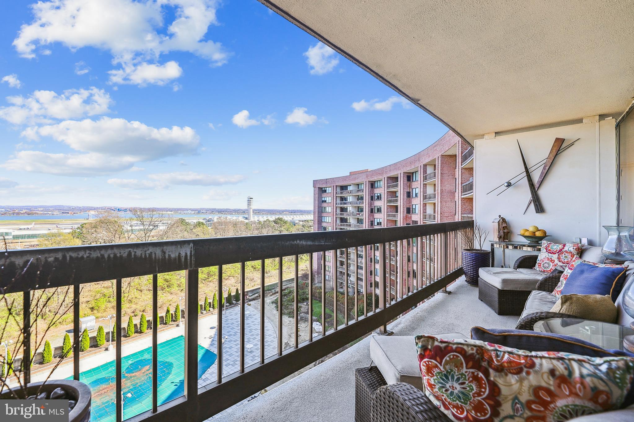 1805 Crystal Dr #906s