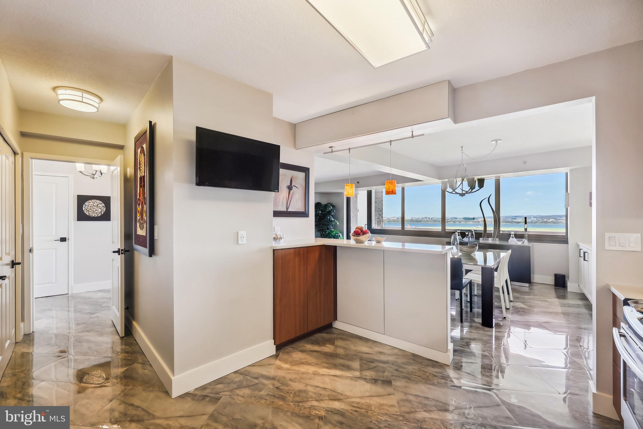 1805 Crystal Dr #906s