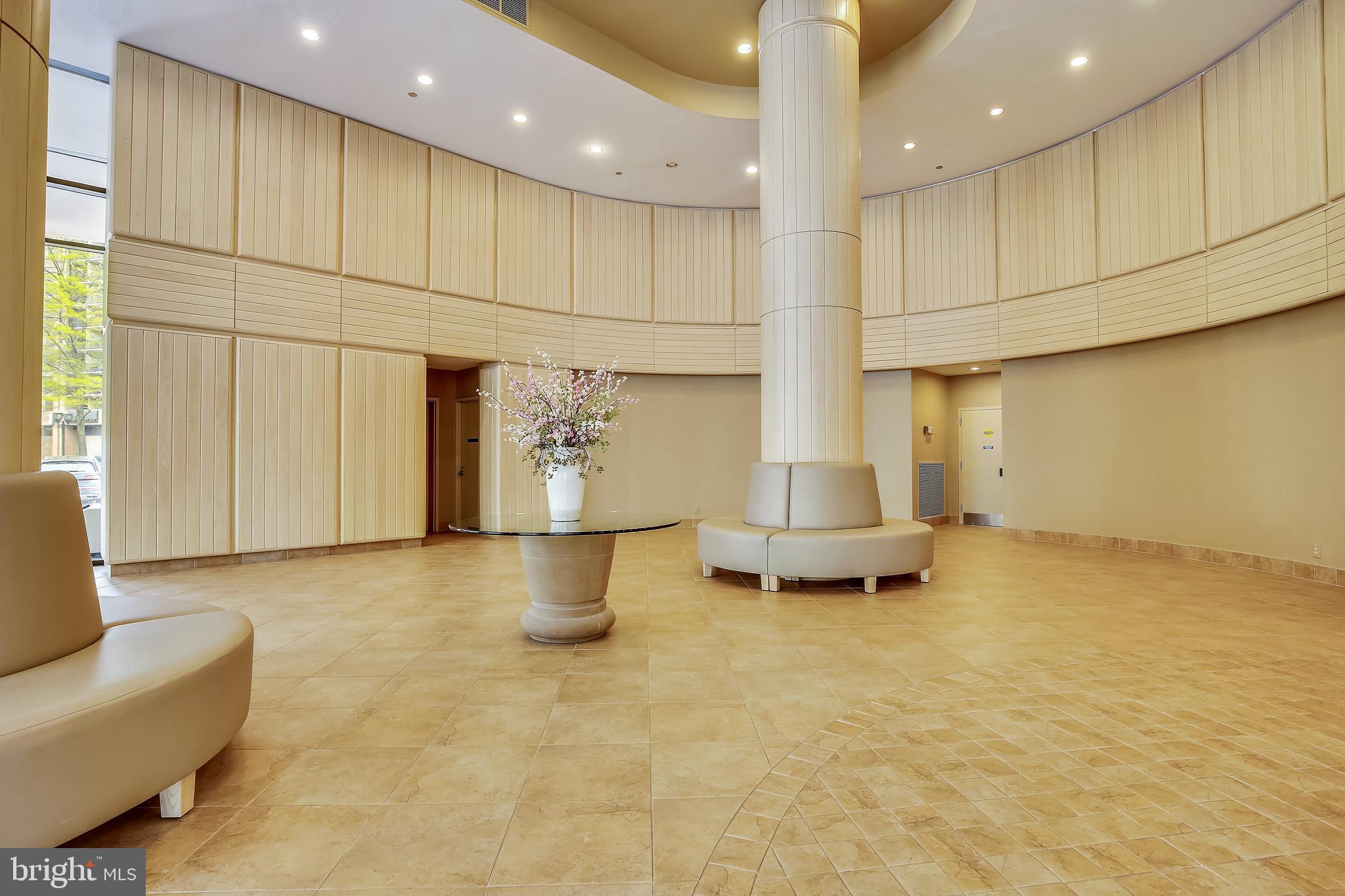 1805 Crystal Dr #906s