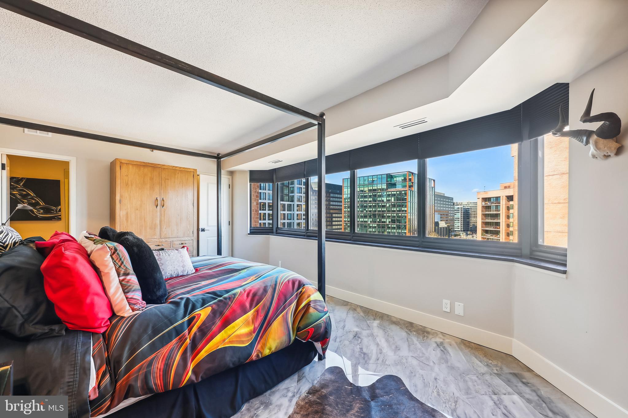 1805 Crystal Dr #906s