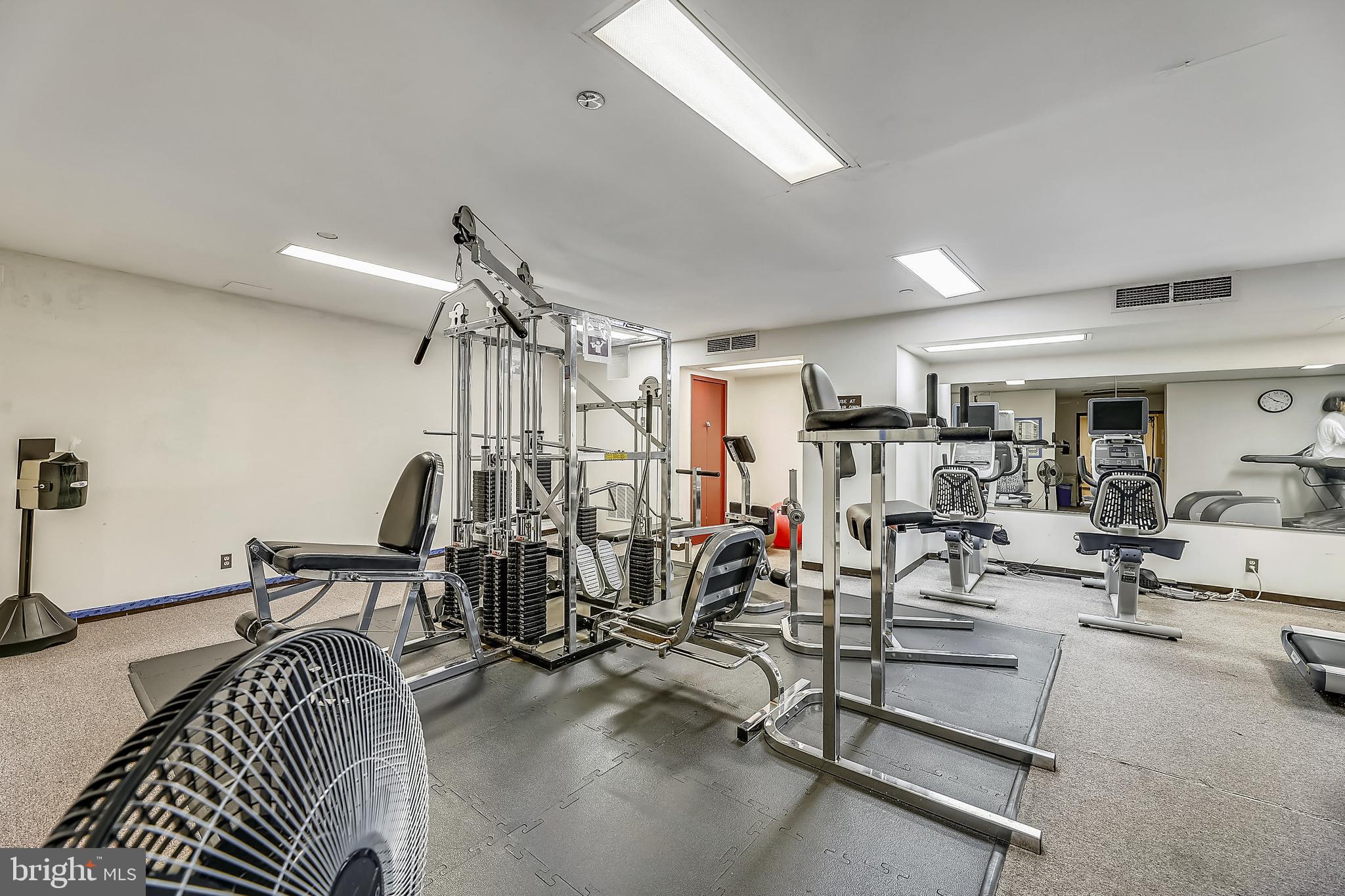 1805 Crystal Dr #906s