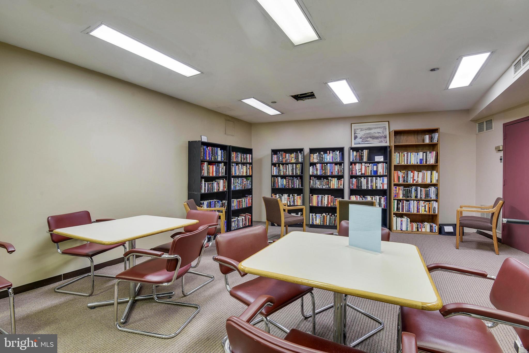 1805 Crystal Dr #906s