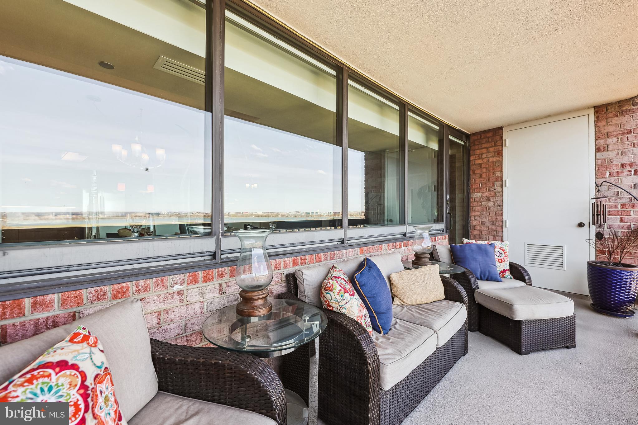 1805 Crystal Dr #906s