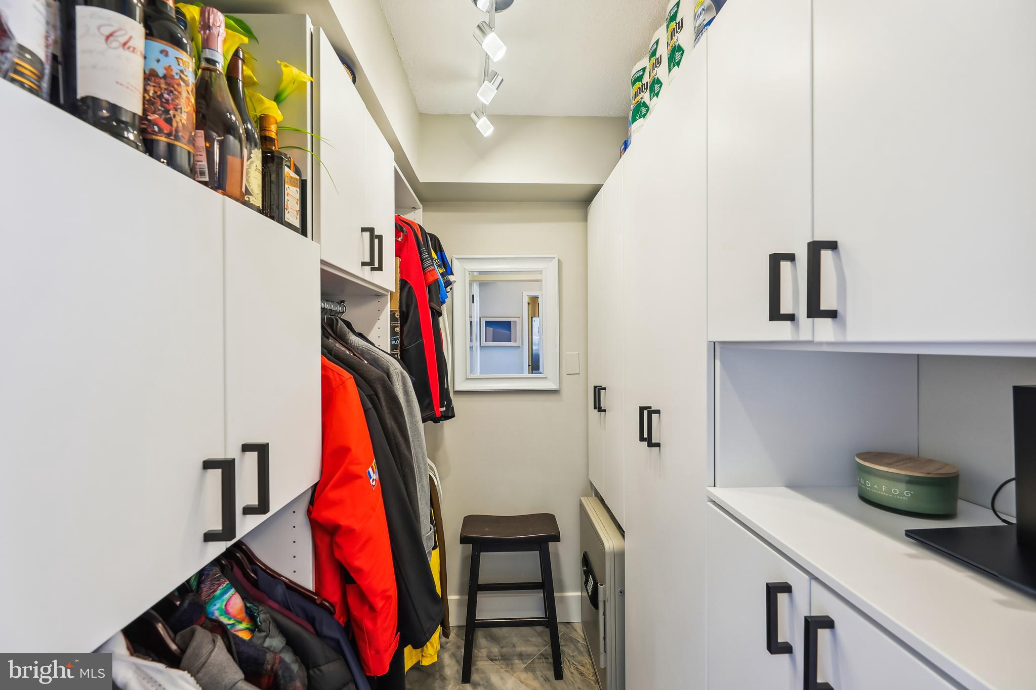 1805 Crystal Dr #906s