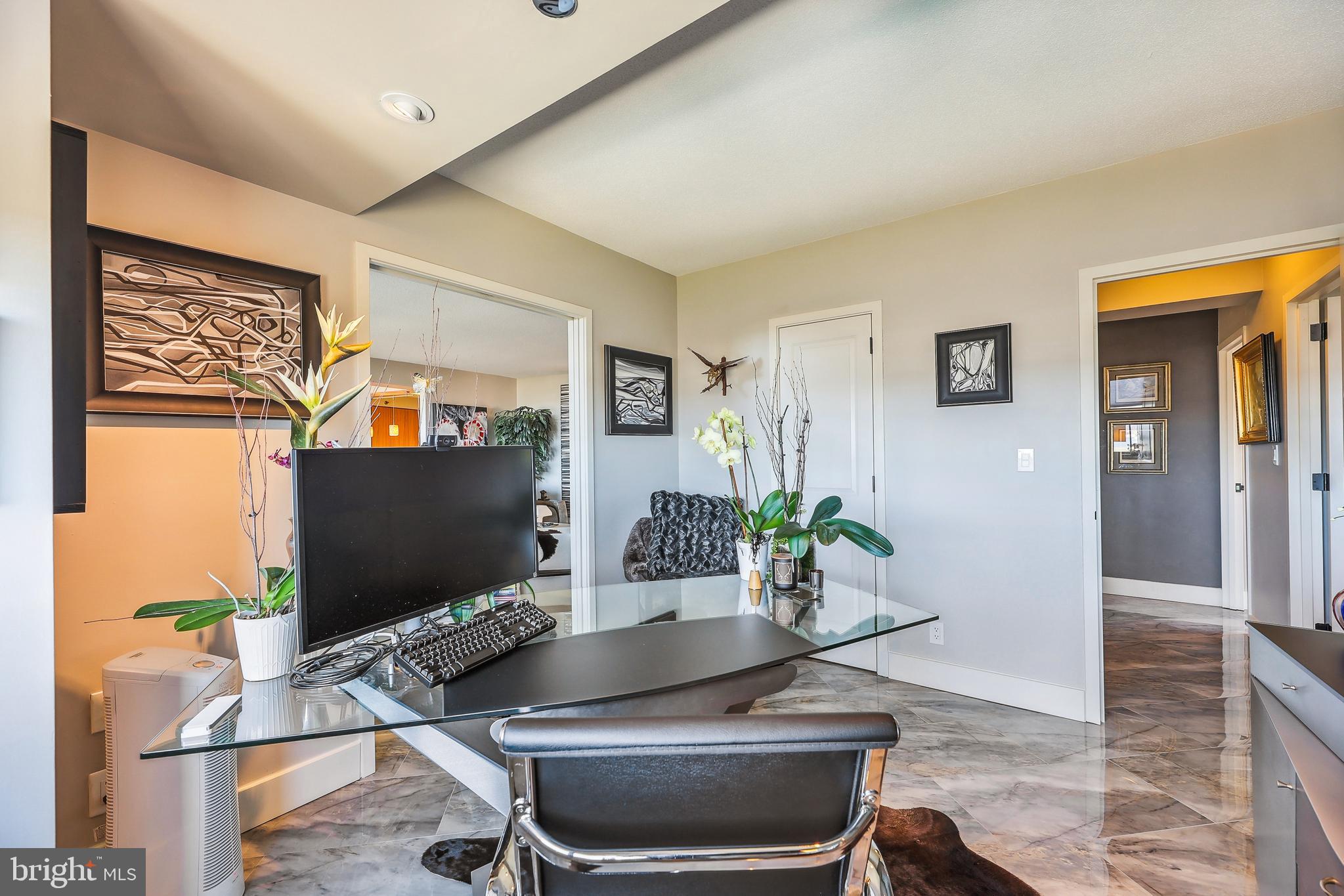 1805 Crystal Dr #906s