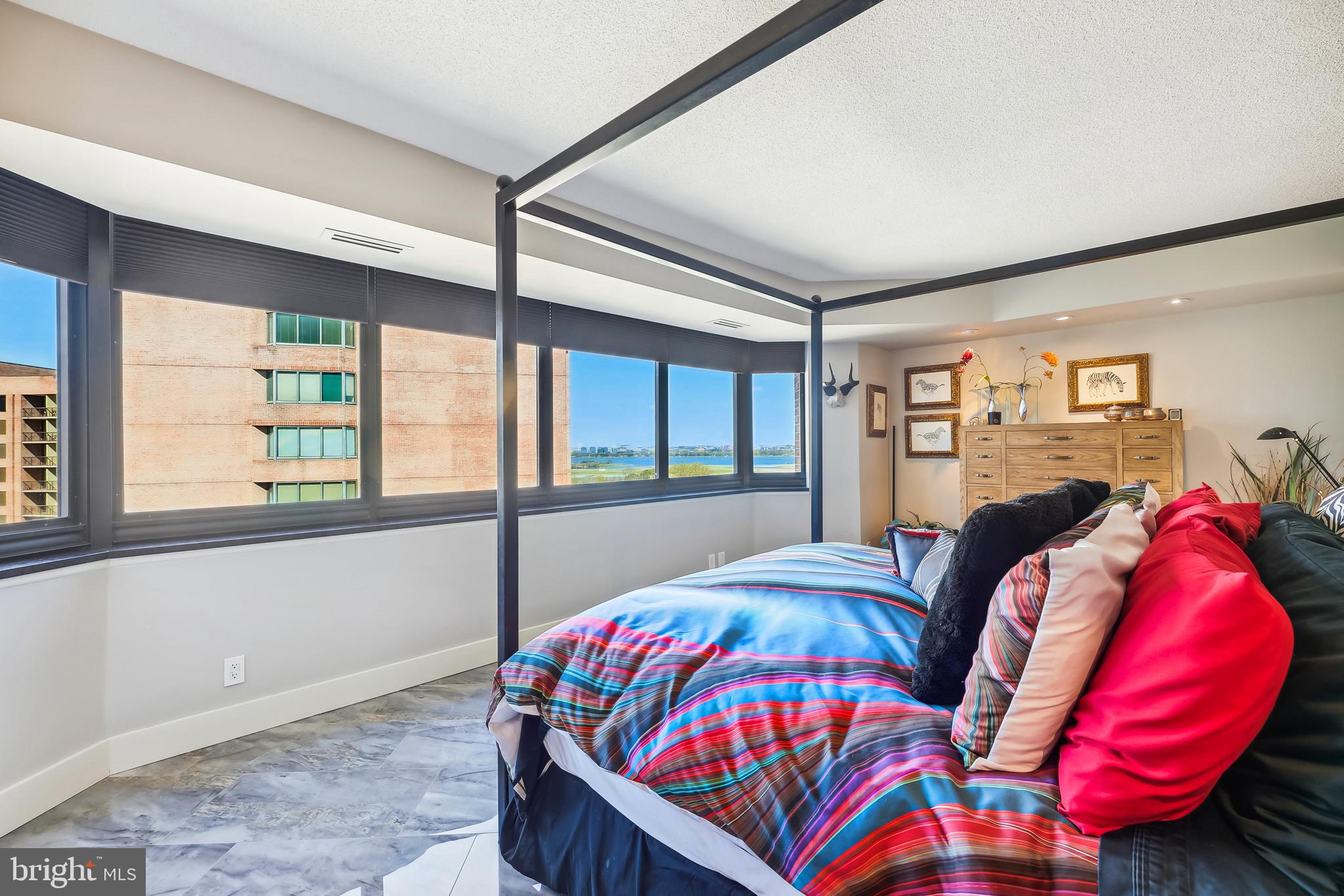 1805 Crystal Dr #906s