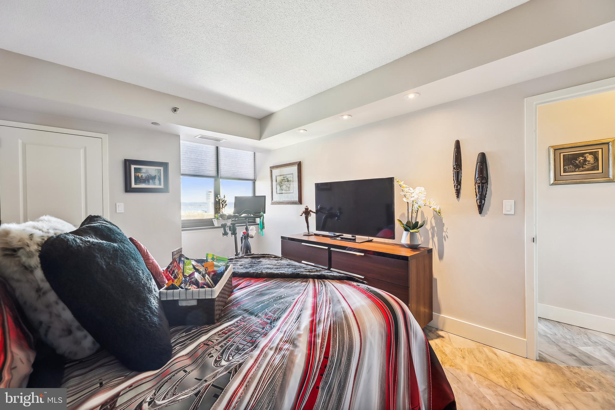 1805 Crystal Dr #906s