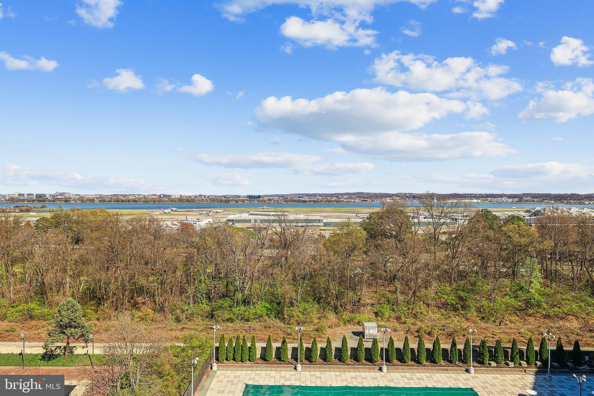 1805 Crystal Dr #906s